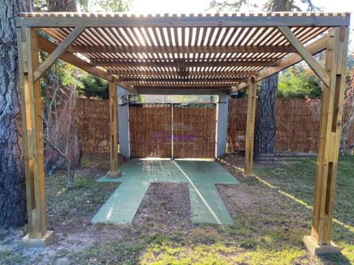Casa ID.398 - Venta Casa 3 dormitorios y dependencia en Barrio Golf, Punta del Este
