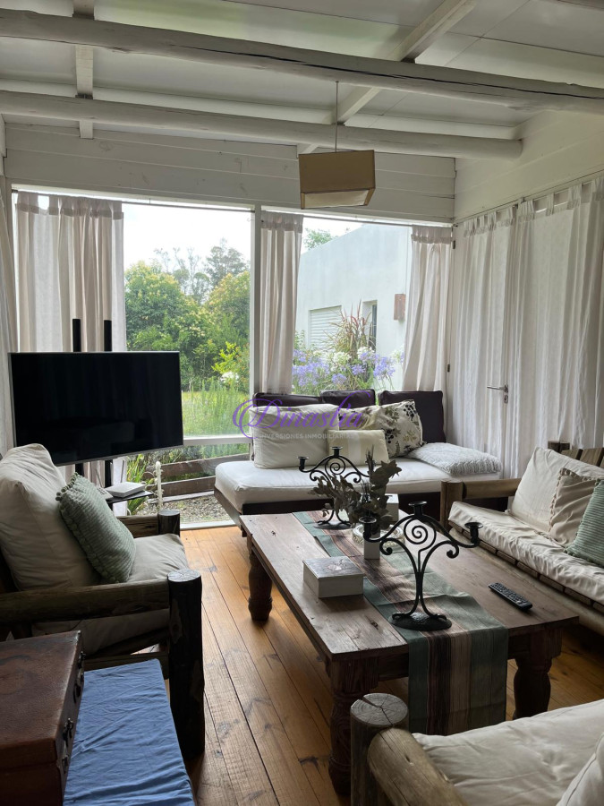 Casa ID.49 - Alquiler Temporario Casa de 3 dormitorios en La Barra, Maldonado.