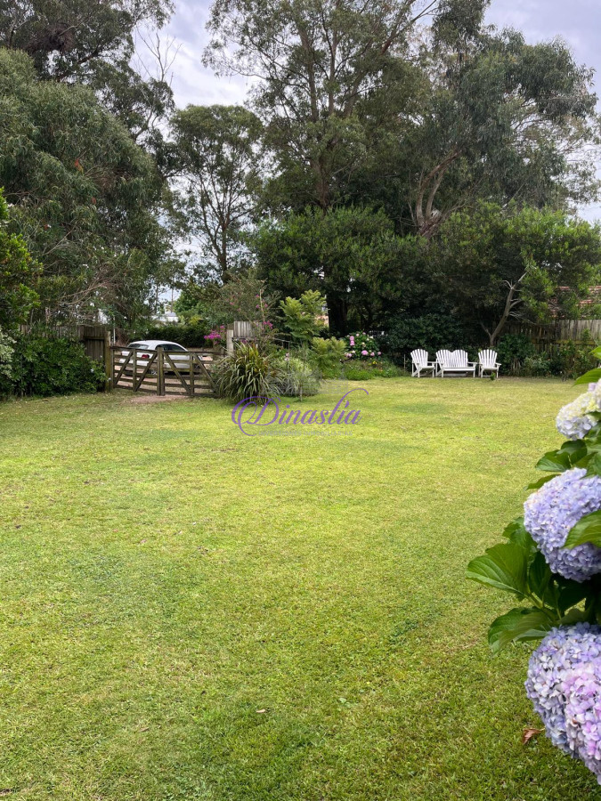 Casa ID.49 - Alquiler Temporario Casa de 3 dormitorios en La Barra, Maldonado.