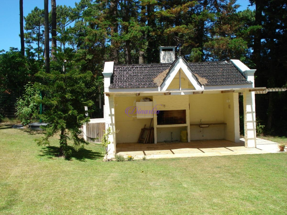 Casa ID.90 - Venta Casa de 4 dormitorios y dependencia en San Rafael, Punta del Este.