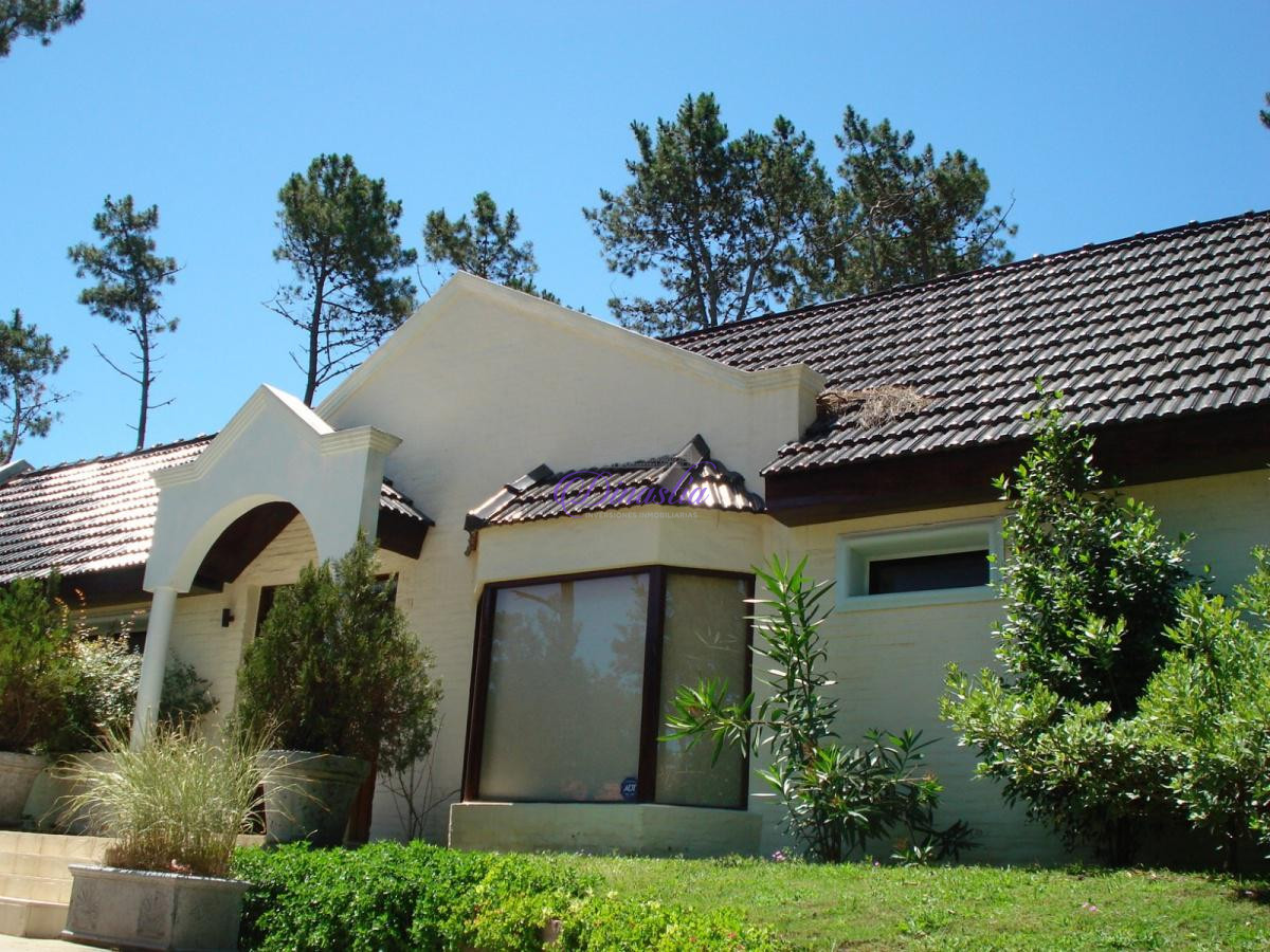 Casa ID.90 - Venta Casa de 4 dormitorios y dependencia en San Rafael, Punta del Este.