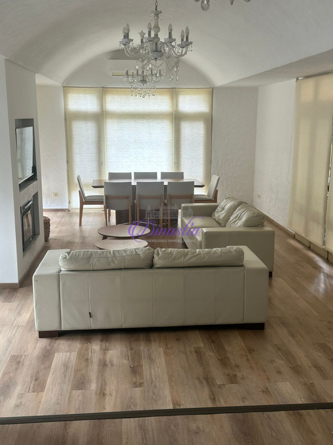 Casa ID.398 - Venta Casa 3 dormitorios y dependencia en Barrio Golf, Punta del Este