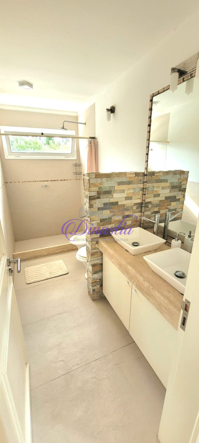 Casa ID.457 - Venta y Alquiler temporario Casa de 4 dormitorios en Marly, Punta del Este