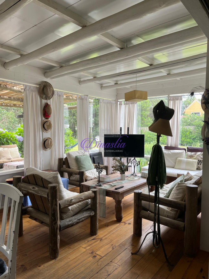 Casa ID.49 - Alquiler Temporario Casa de 3 dormitorios en La Barra, Maldonado.