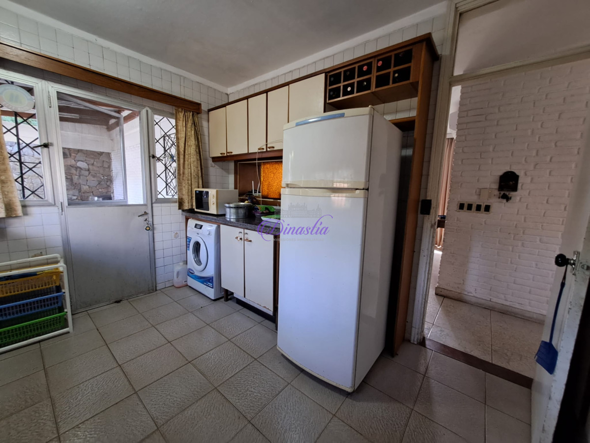 Casa ID.128 - Alquiler Anual Casa 3 dormitorios en Playa Mansa, Punta del Este