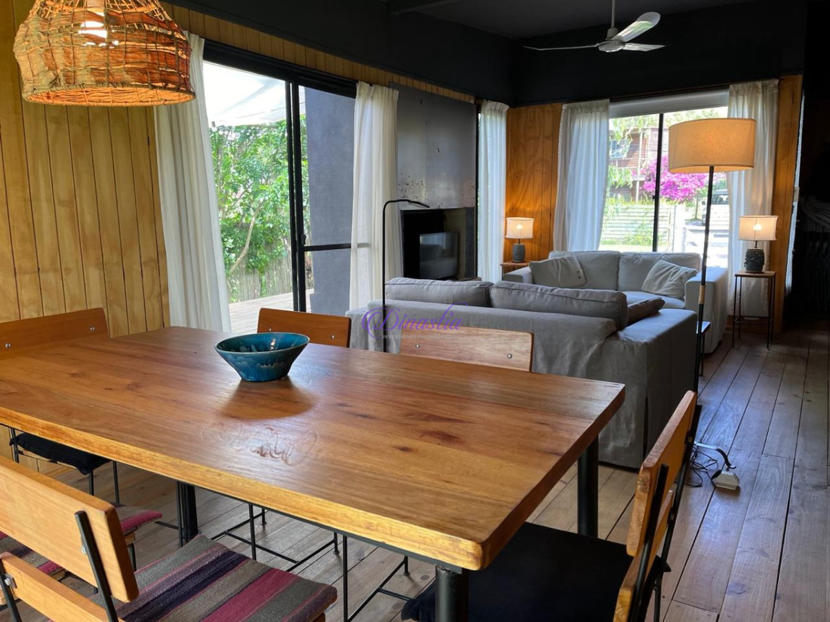 Casa ID.473 - Alquiler Casa de 2 Dormitorios a pocos metros del mar en La Barra, Punta del Este
