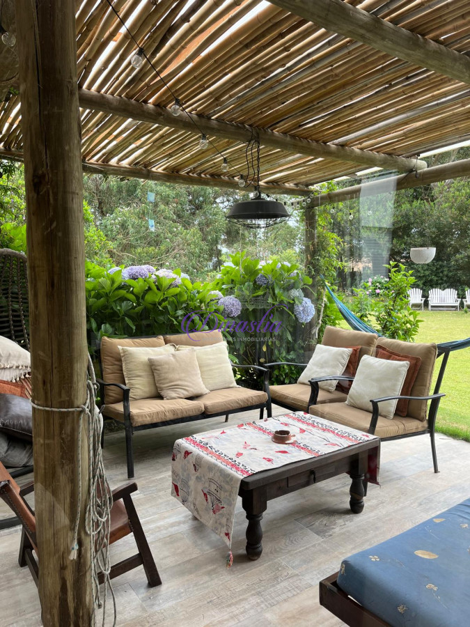 Casa ID.49 - Alquiler Temporario Casa de 3 dormitorios en La Barra, Maldonado.