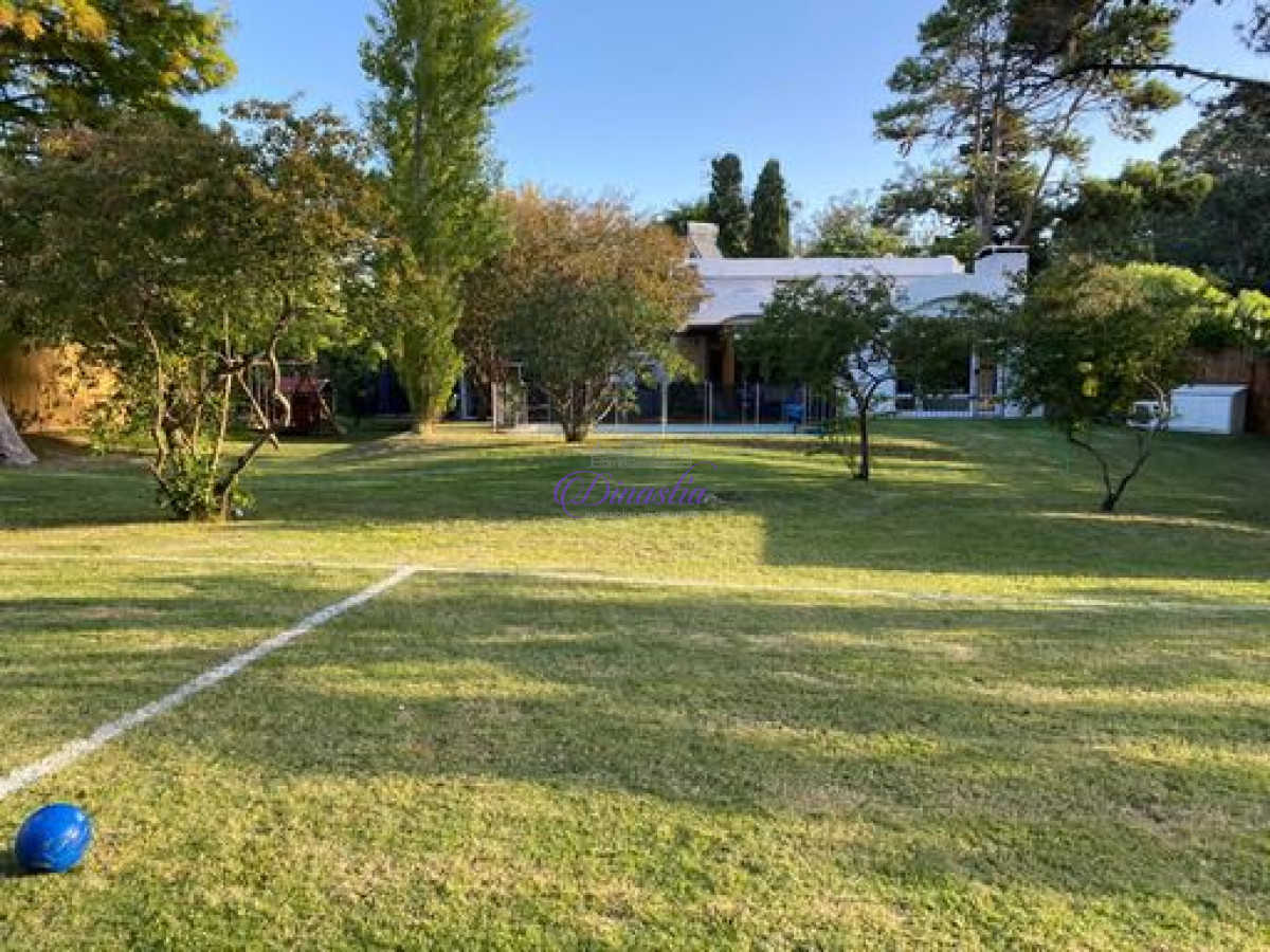 Casa ID.398 - Venta Casa 3 dormitorios y dependencia en Barrio Golf, Punta del Este
