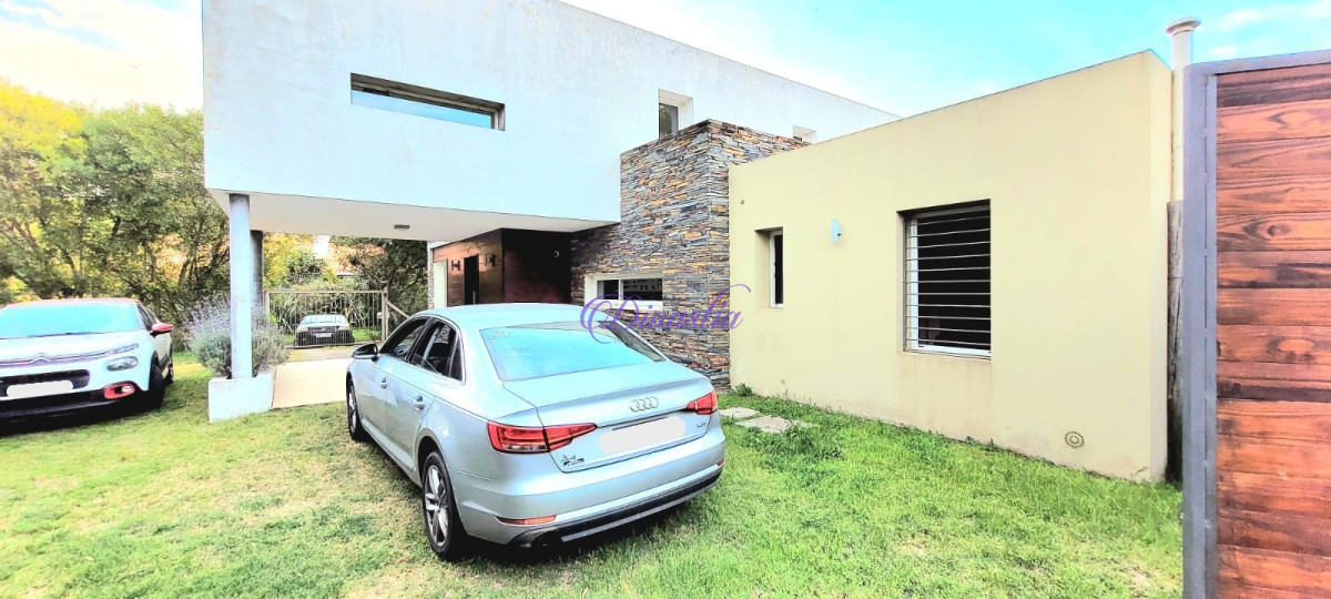 Casa ID.457 - Venta y Alquiler temporario Casa de 4 dormitorios en Marly, Punta del Este