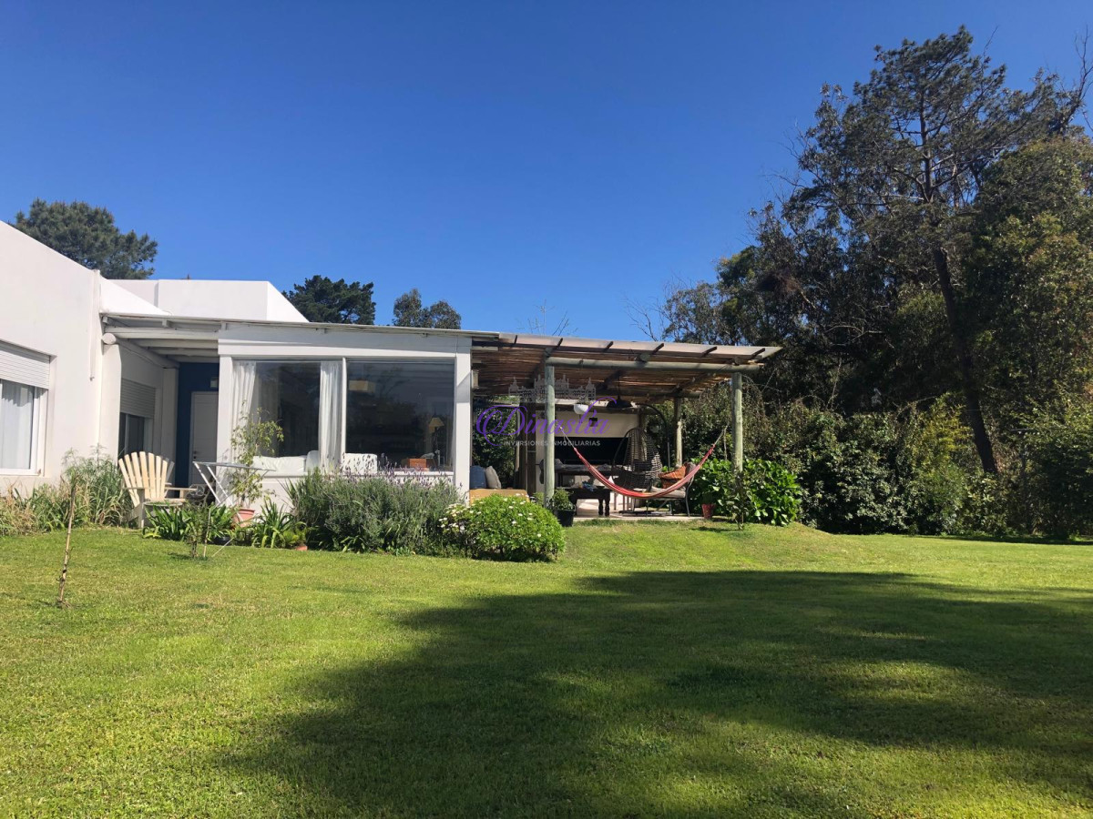 Casa ID.49 - Alquiler Temporario Casa de 3 dormitorios en La Barra, Maldonado.