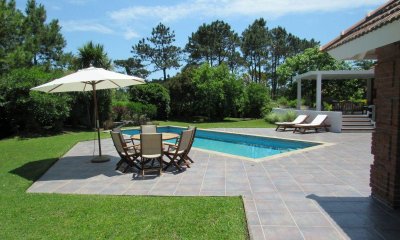 Venta y Alquiler temporario de Casa 5 Dormitorios en B° Golf, Punta del Este