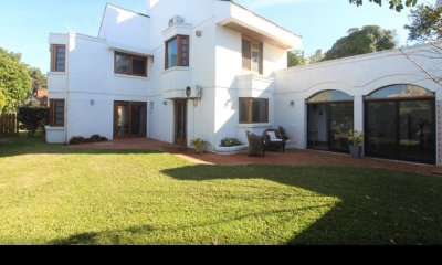 Venta y Alquiler temporario Casa 4 dormitorios en Rincon del Indio, Punta del Este.