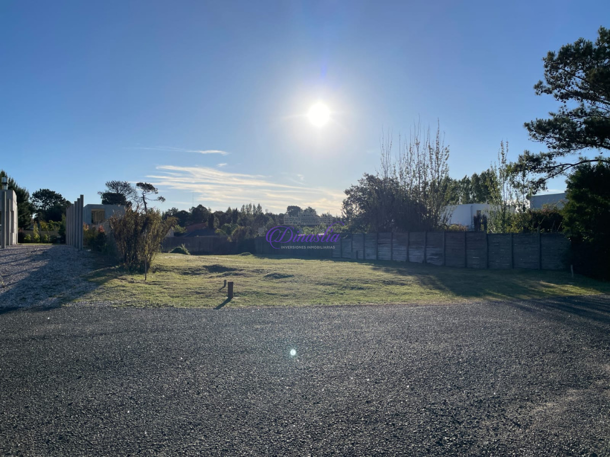 Terreno ID.441 - Venta Terreno en Barrio Privado La Residence, Punta del Este.