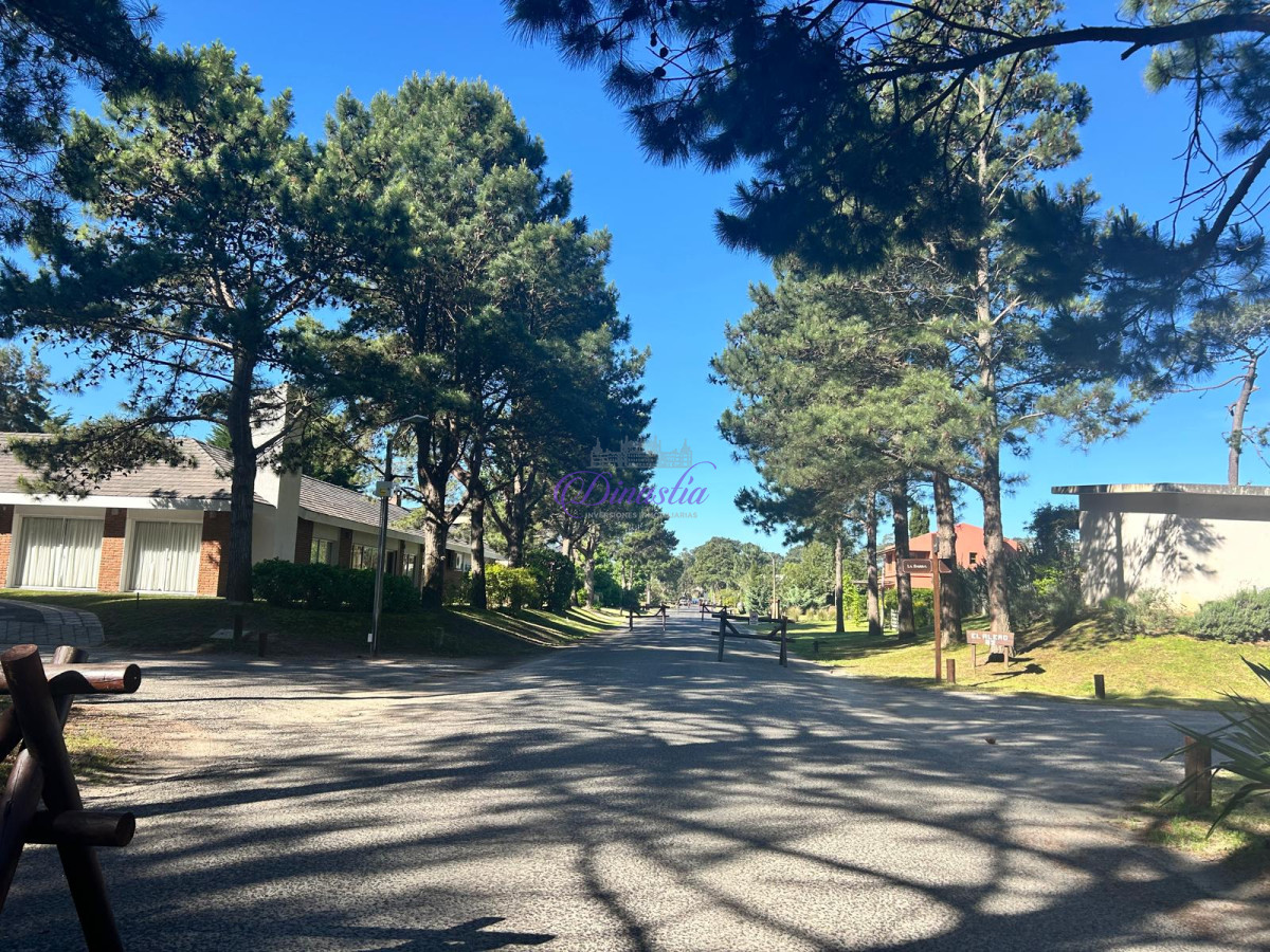 Terreno ID.441 - Venta Terreno en Barrio Privado La Residence, Punta del Este.