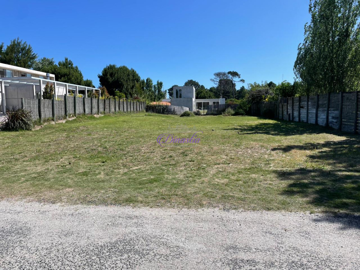 Terreno ID.441 - Venta Terreno en Barrio Privado La Residence, Punta del Este.