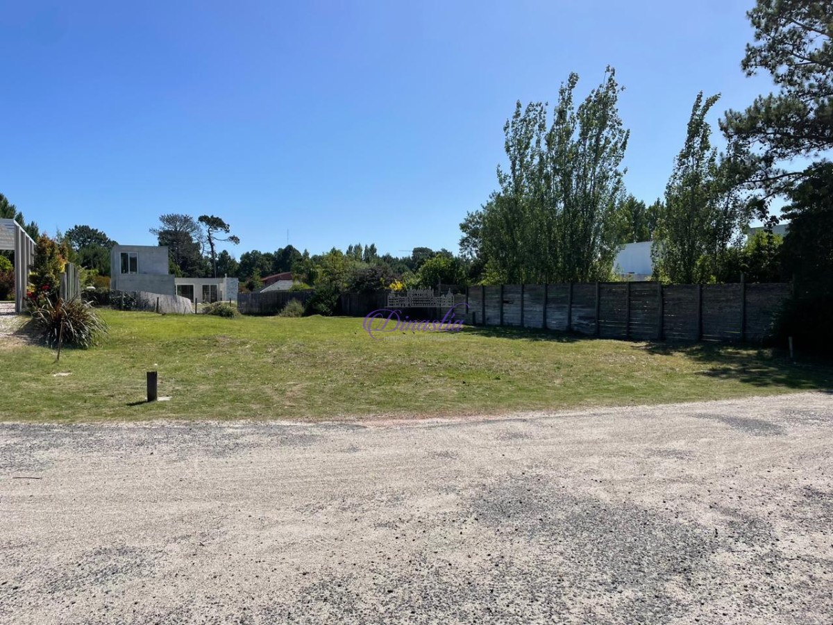 Terreno ID.441 - Venta Terreno en Barrio Privado La Residence, Punta del Este.