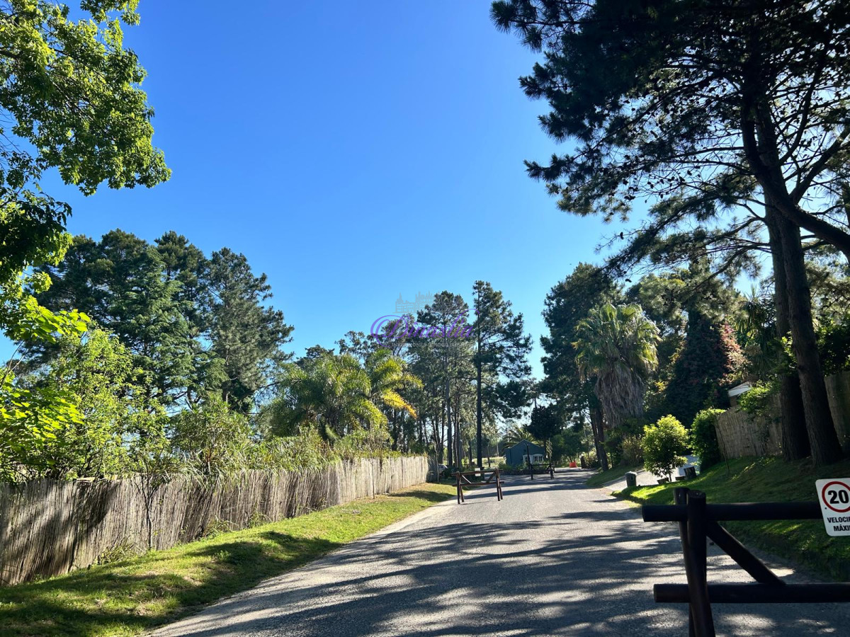 Terreno ID.441 - Venta Terreno en Barrio Privado La Residence, Punta del Este.