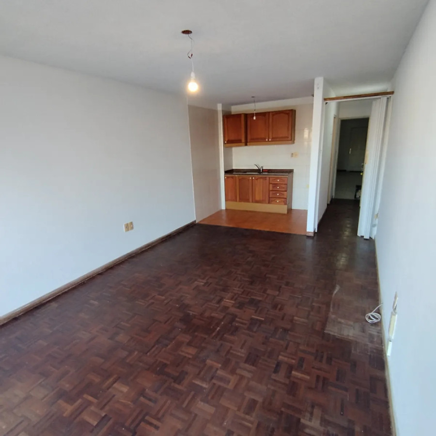 Apartamento ID.5217 - Alquiler Apartamento Monoambiente Pocitos con Patio
