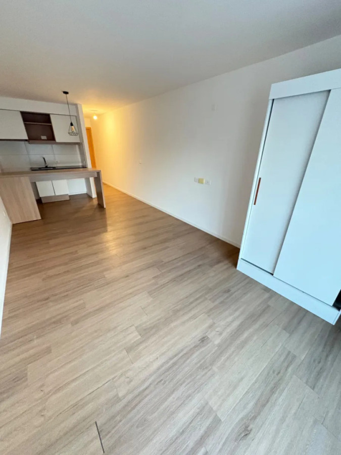 Apartamento ID.6732 - Alquiler Apartamento Monoambiente Pocitos con balcon
