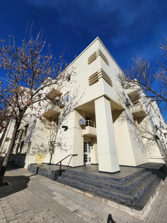 Apartamento ID.4834 - Venta Apartamento 1 Dormitorio Aguada con balcón y cochera 