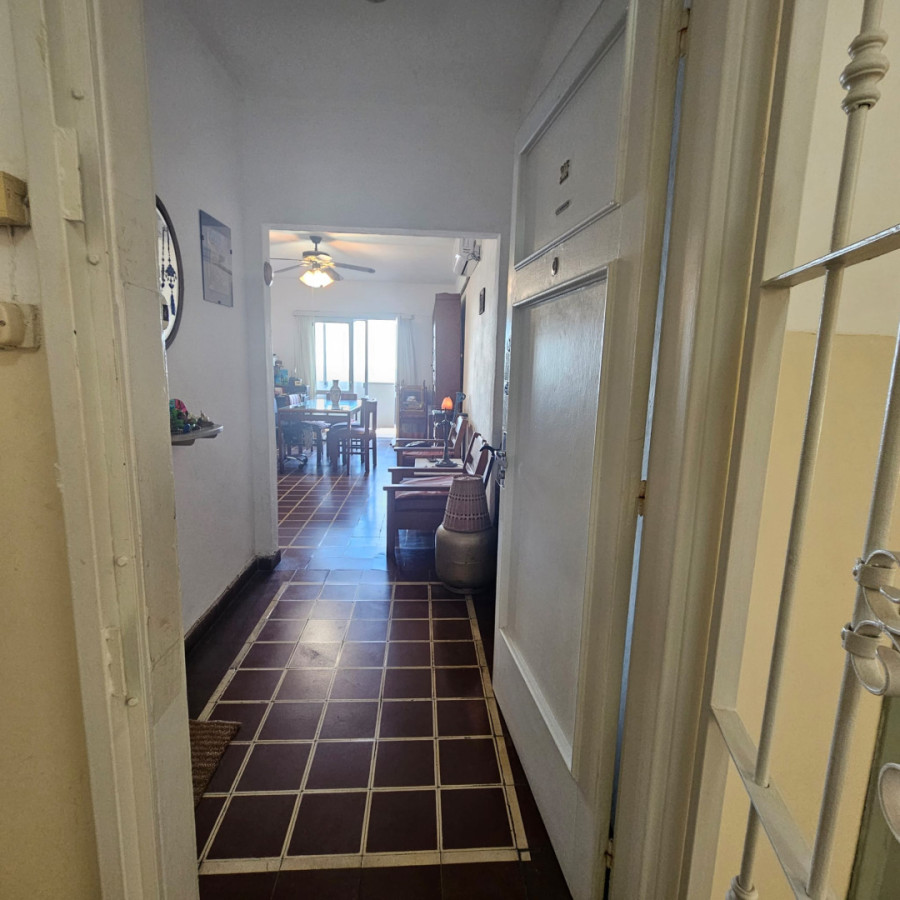 Apartamento ID.5538 - Venta Apartamento 2 Dormitorios Ciudad Vieja con balcon