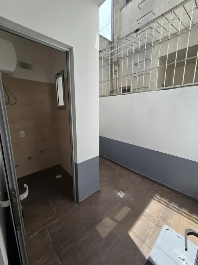 Apartamento ID.6827 - Alquiler Apartamento 1 Dormitorio La Comercial con patio 