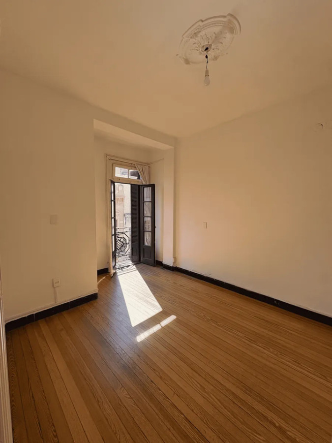 Apartamento ID.5209 - Alquiler Apartamento 2 Dormitorios Centro con Balcon 