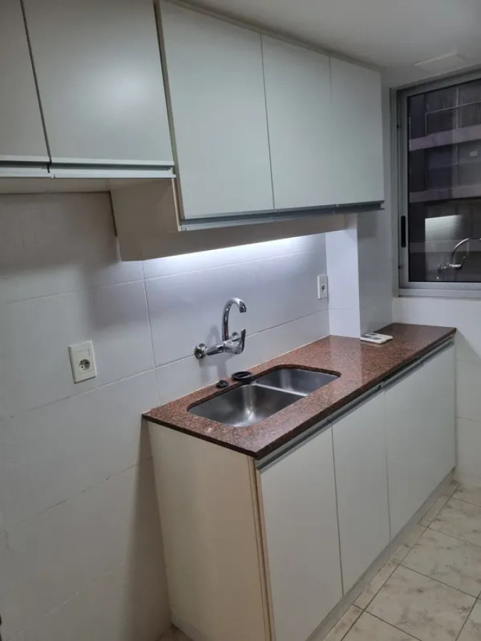 Apartamento ID.6813 - Alquiler Apartamento 1 Dormitorio Pocitos con balcon y garaje