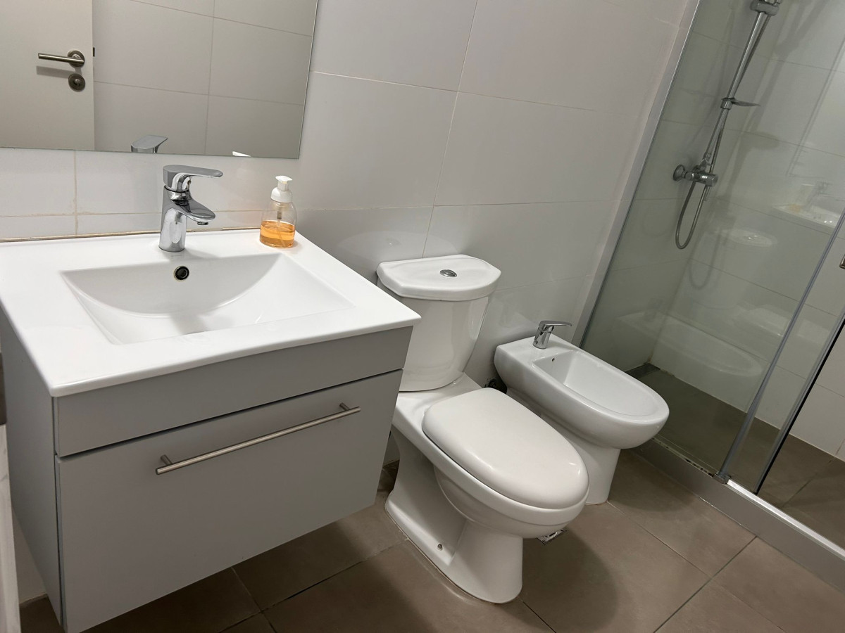 Apartamento ID.4699 - Alquiler Apartamento 2 Dormitorios Centro con Balcón