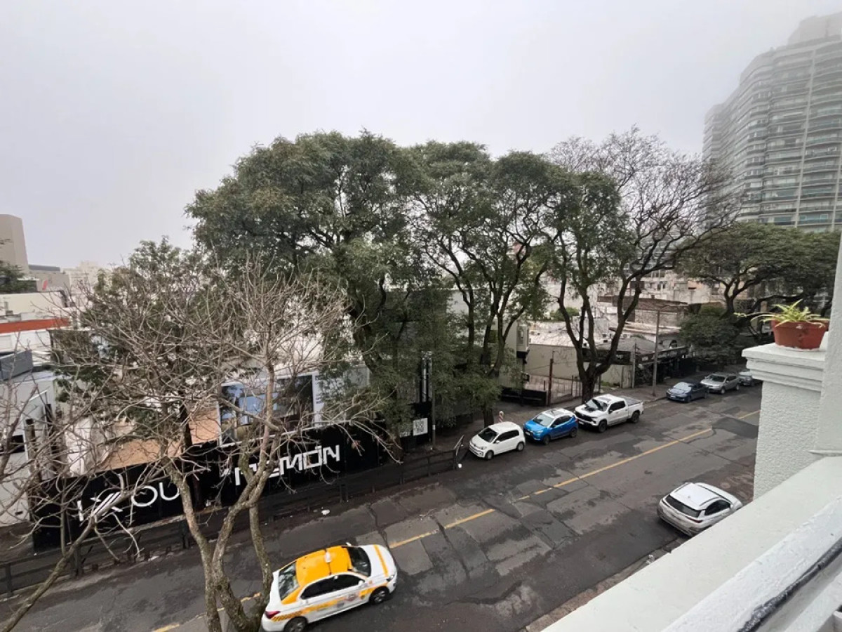 Apartamento ID.6765 - Alquiler Apartamento 2 Dormitorios Punta Carretas con balcon