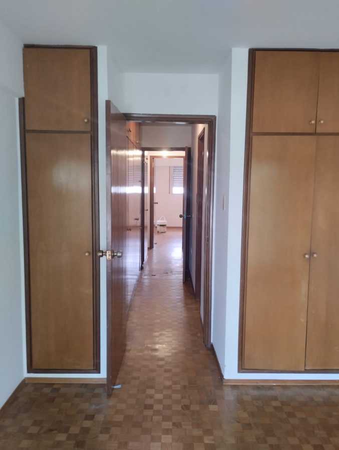 Apartamento ID.4324 - Alquiler Apartamento 4 Dormitorios Punta Carretas con Garaje
