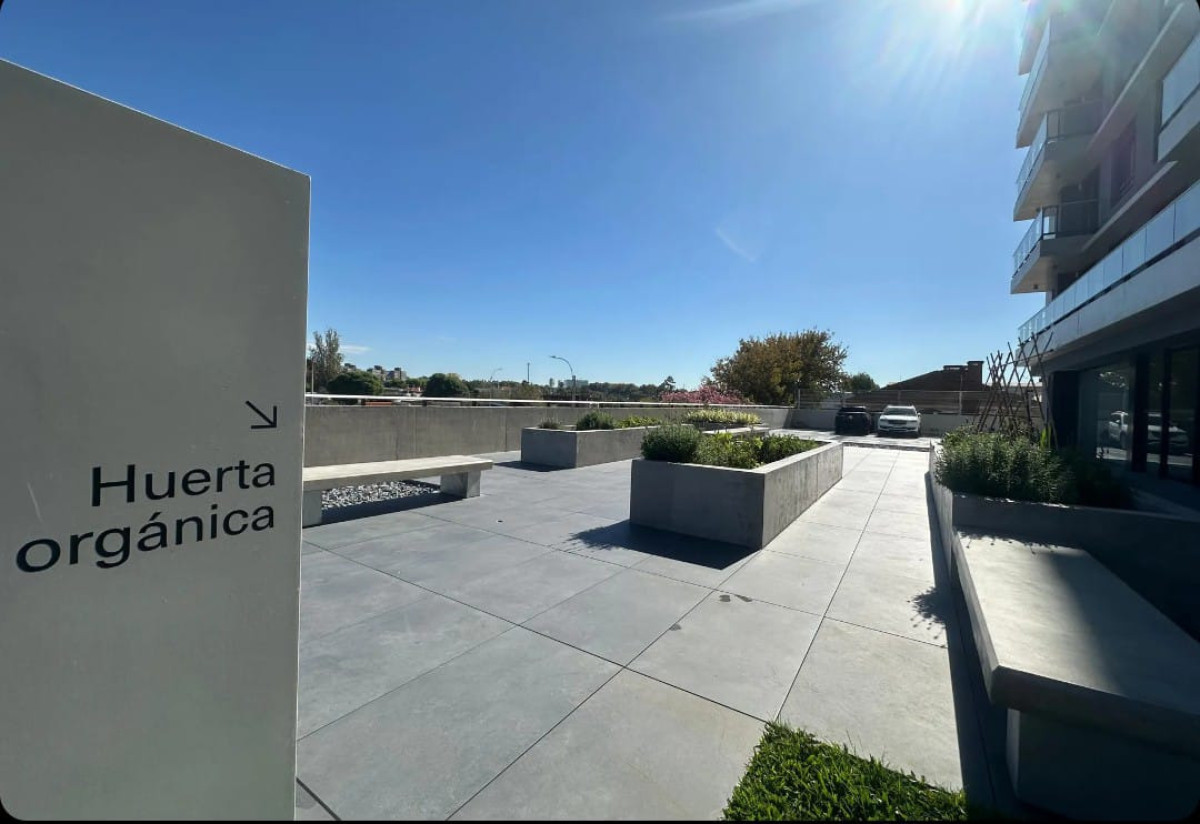 Apartamento ID.6025 - Alquiler Apartamento 1 Dormitorio Malvin con balcon y garaje