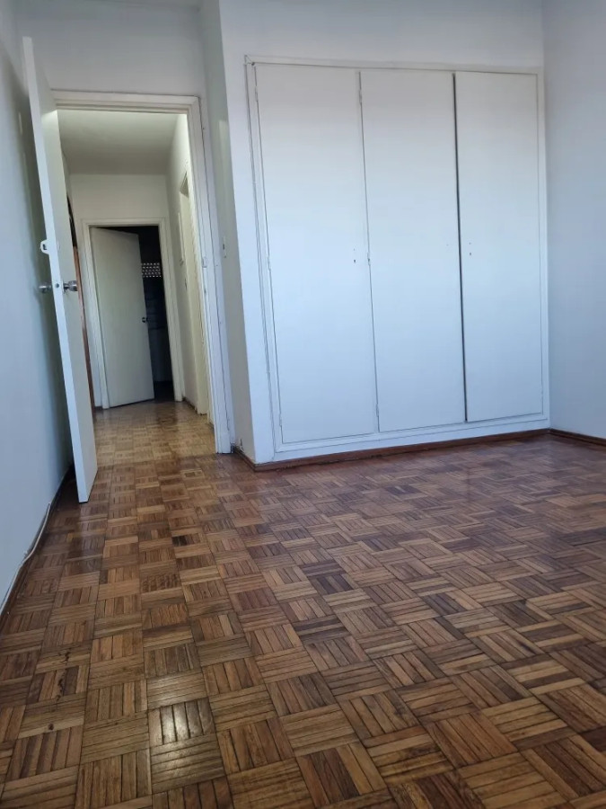 Apartamento ID.5173 - Alquiler Apartamento 2 Dormitorios Ciudad Vieja con balcon 
