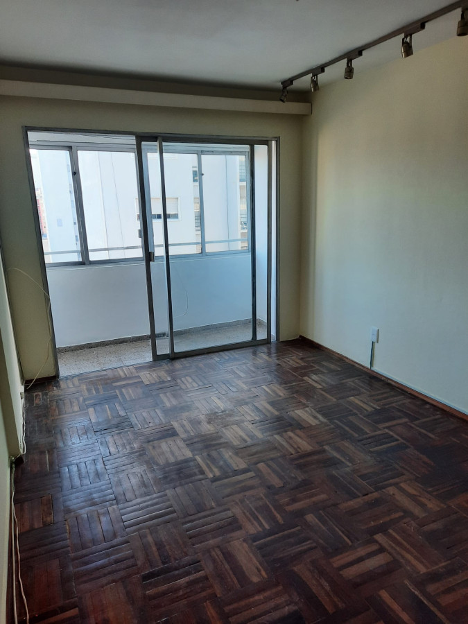 Apartamento ID.4425 - Alquiler Apartamento 1 Dormitorio Centro con balcón