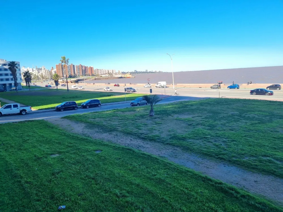 Apartamento ID.5173 - Alquiler Apartamento 2 Dormitorios Ciudad Vieja con balcon 