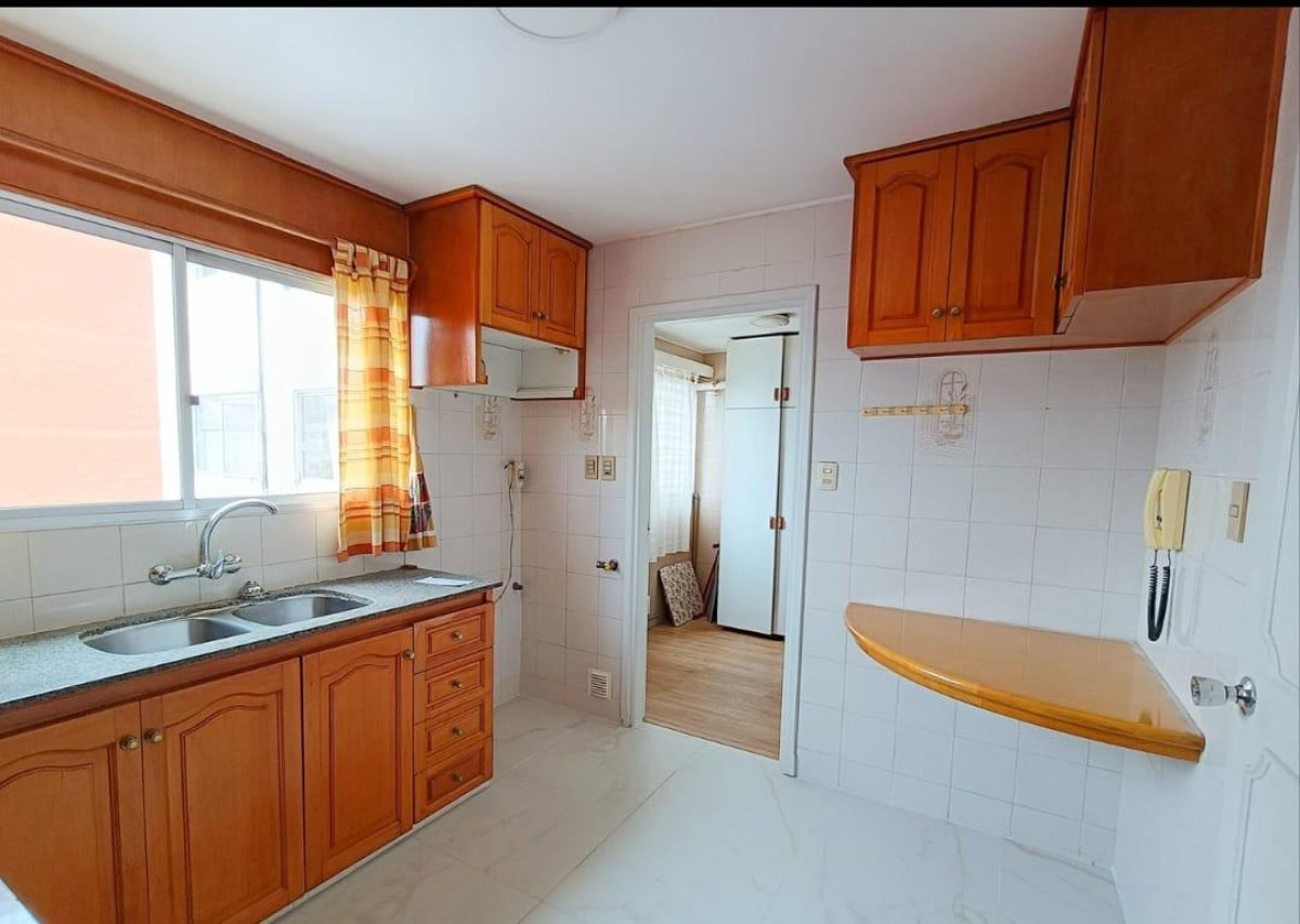 Apartamento ID.4518 - Alquiler Apartamento 2 Dormitorios Tres Cruces con balcón 