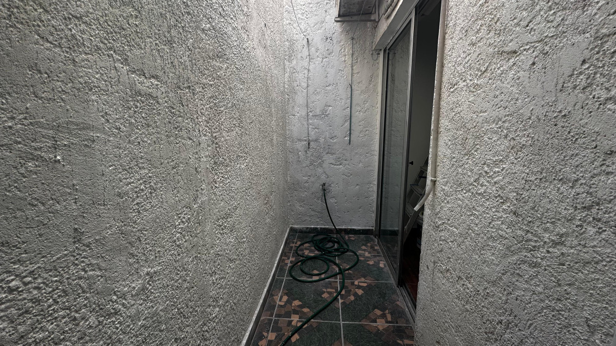 Apartamento ID.1912 - Apartamento Alquiler 1 Dormitorio y Patio La Comercial