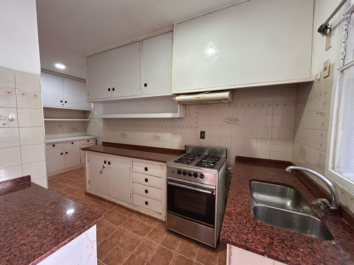 Apartamento ID.4793 - Alquiler Apartamento 3 Dormitorios Punta Carretas con balcón 