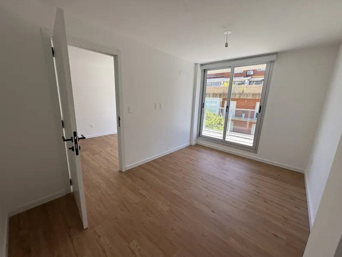 Apartamento ID.6061 - Alquiler Apartamento 1 Dormitorio Centro con balcon y garaje