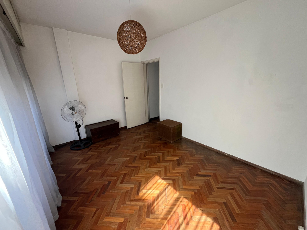 Apartamento ID.5270 - Venta Apartamento 1 Dormitorio Ciudad Vieja con patio