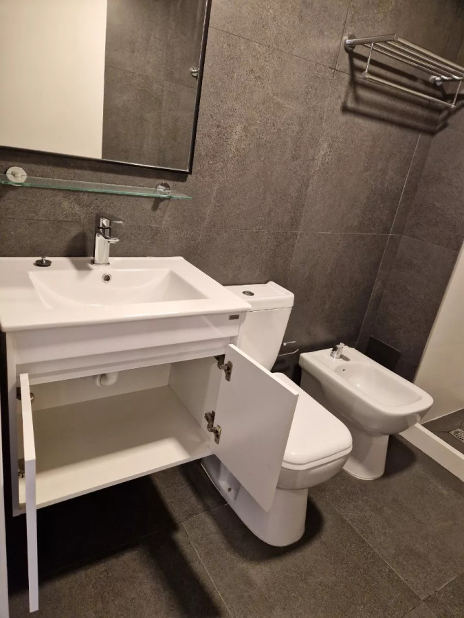 Apartamento ID.4604 - Alquiler Apartamento 1 Dormitorio Pocitos con balcón y garaje  