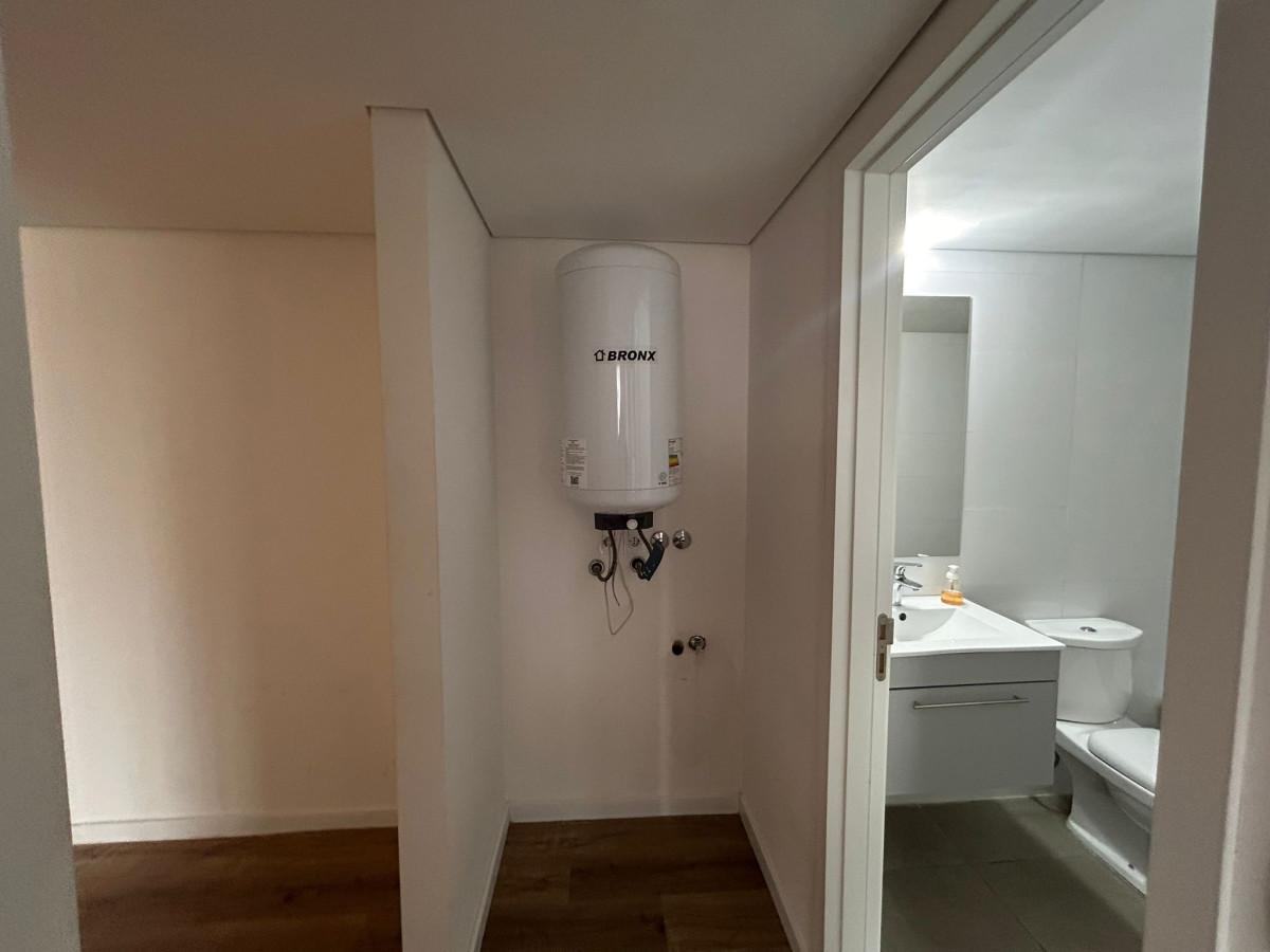 Apartamento ID.4699 - Alquiler Apartamento 2 Dormitorios Centro con Balcón