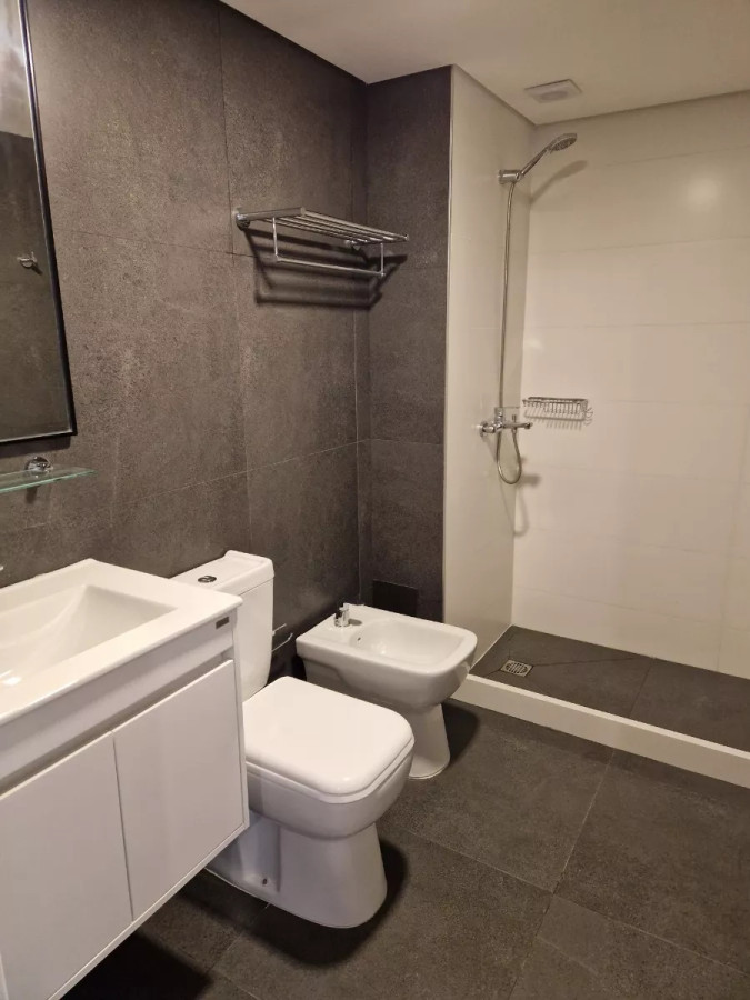 Apartamento ID.4604 - Alquiler Apartamento 1 Dormitorio Pocitos con balcón y garaje  