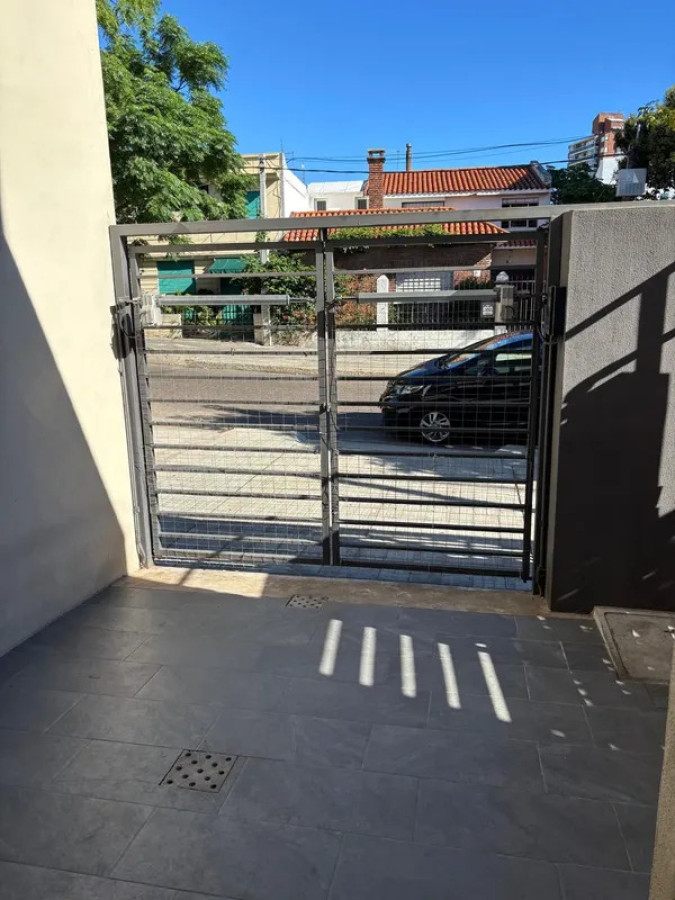 Apartamento ID.6010 - Alquiler Apartamento 1 Dormitorio Pocitos con patio y cochera