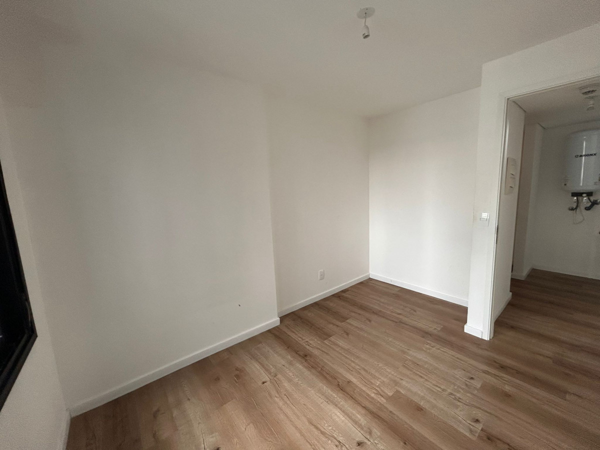 Apartamento ID.4699 - Alquiler Apartamento 2 Dormitorios Centro con Balcón