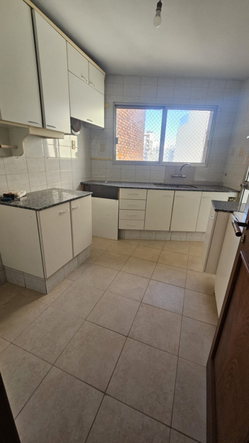 Apartamento ID.6114 - Alquiler Apartamento 3 Dormitorios Pocitos con Balcon