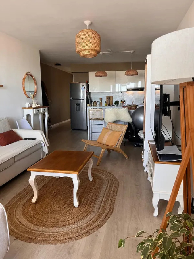 Apartamento ID.6945 - Venta con Renta Apartamento 2 Dormitorios Cordon con terraza