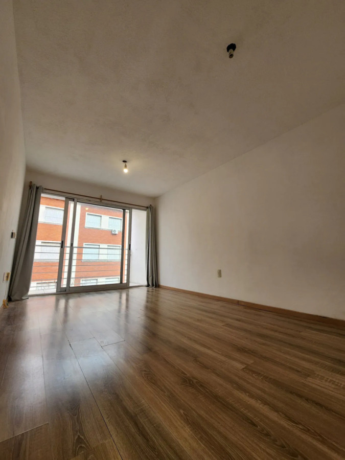 Apartamento ID.6730 - Alquiler Apartamento Monoambiente Grande Pocitos con Patio