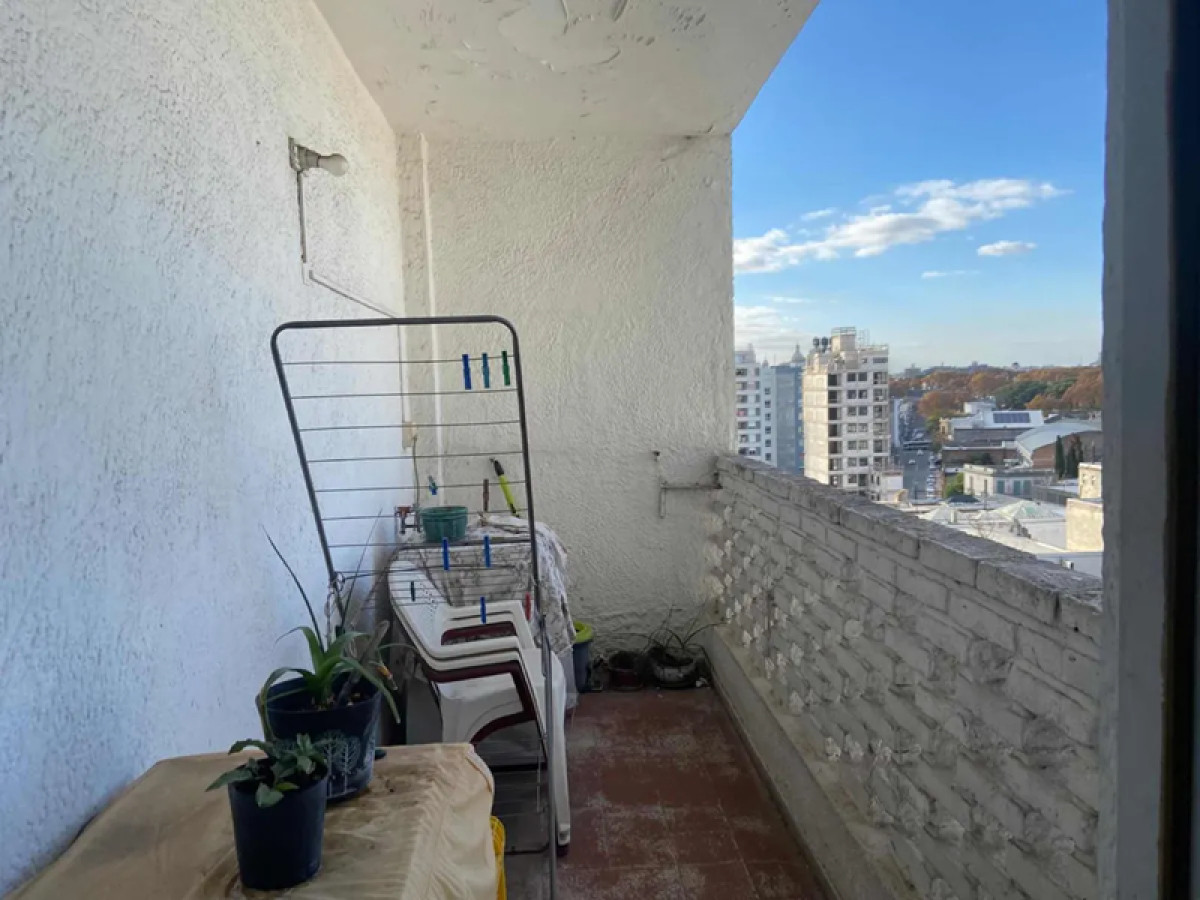 Apartamento ID.4951 - Alquiler o Venta Apartamento 2 Dormitorios Centro con Balcón