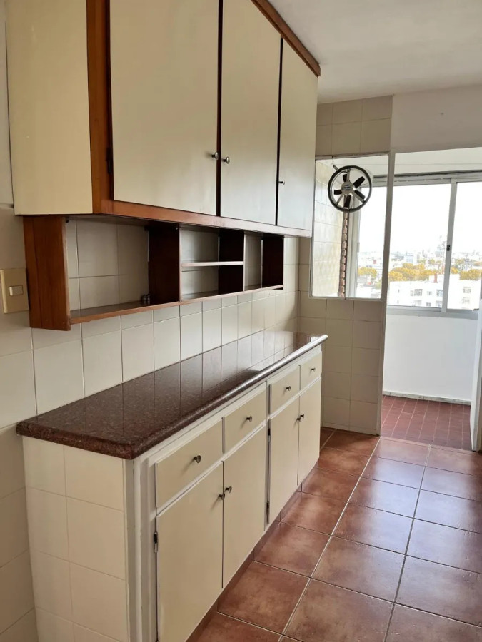 Apartamento ID.4723 - Alquiler Apartamento 2 Dormitorios Cordón con balcón y garaje